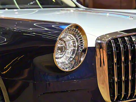 2025�� 4.0T V8 ��ͤ���϶��ư�