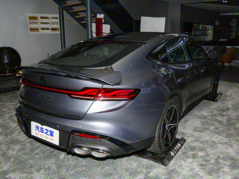 2025�� 2.0T Trophy+ �����˶���