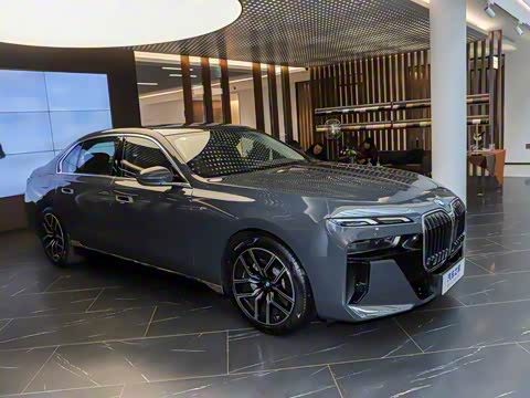 2023�� 735Li M�˶���װ