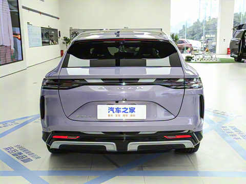 2025�� 702 �Ǽ�˫�������ٰ�