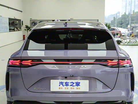 2025�� 702 �Ǽ�˫�������ٰ�