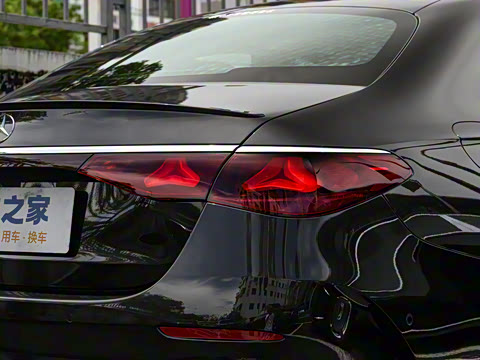 2025�� �Ŀ� E 260 �˶���