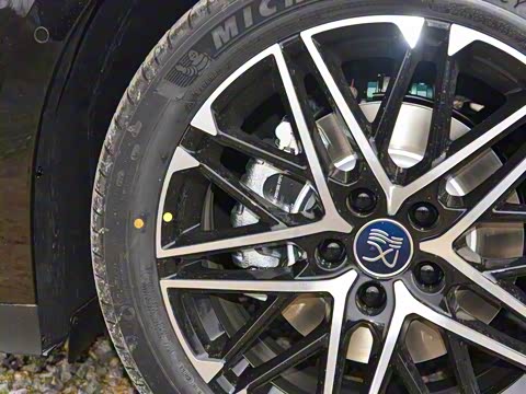 2025�� EV �Ǽݰ� 701KM������