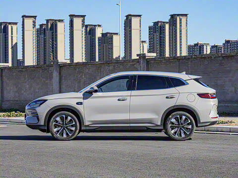 2025�� EV �Ǽݰ� 605km �콢��