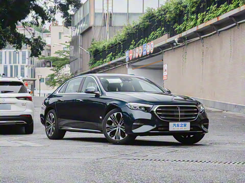 2025�� �Ŀ� E 300 L ������