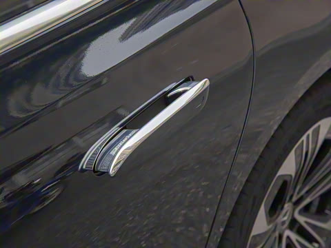 2025�� �Ŀ� E 300 L ������