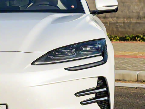 2025�� EV �Ǽݰ� 605km �콢��