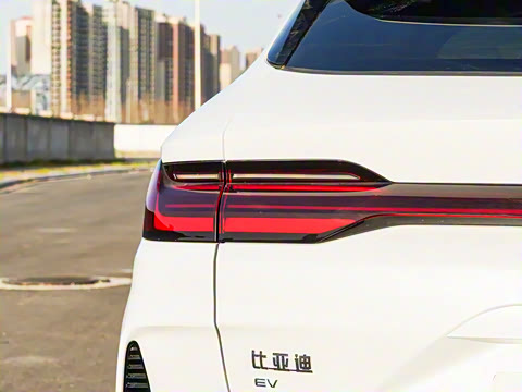 2025�� EV �Ǽݰ� 605km �콢��