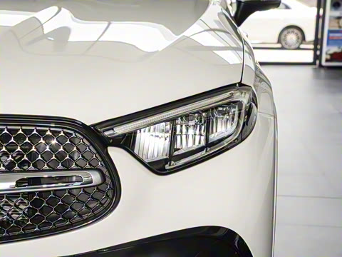 2025�� �Ŀ� GLC 260 L 4MATIC ������