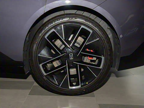 2025�� �Ŀ� Max���̰�