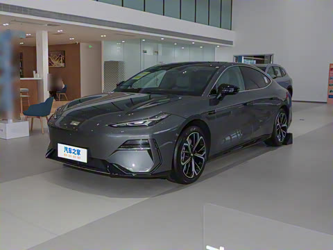 2025�� 700km Զ���Ǽݰ�