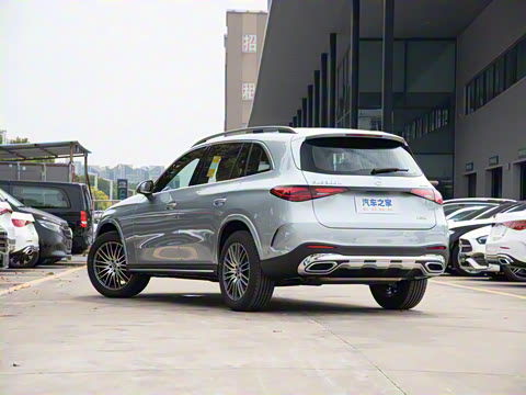 2025�� GLC 300 L 4MATIC ������ 5��