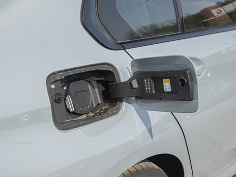 2025�� eDrive 40 L ��ҹ��װ