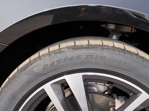 2025�� 40 TFSI ����������