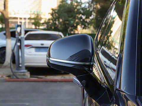 2025�� 700 Ultra�������������״��