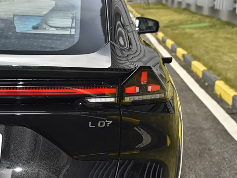 2025�� 230UltraǬ���Ǽ�ADS SE���̰�