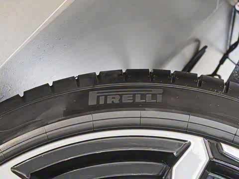 2025�� 225i M�˶���ҹ��װ