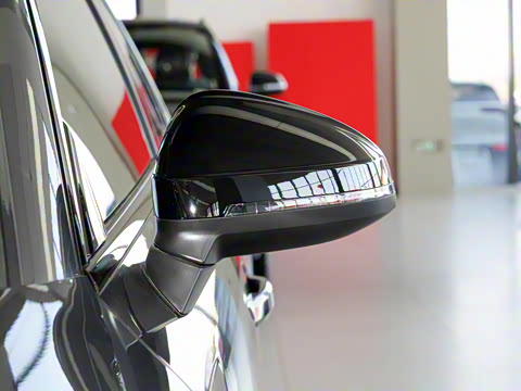 2025�� 200���������� 40 TFSI ����������