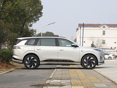 2025�� 210Ultra���̰� 6��