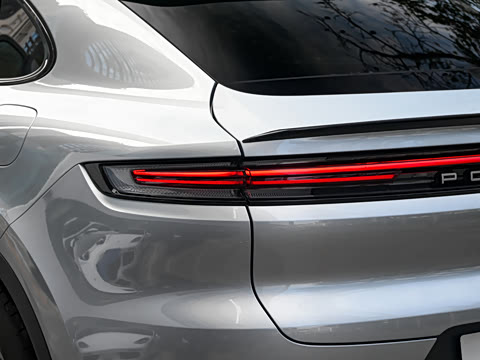 2024�� Cayenne Coup�� E-Hybrid 2.0T