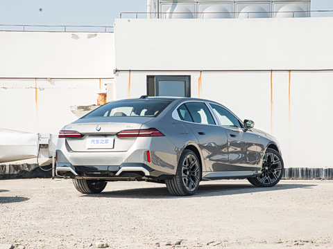 2025�� 530Li ������ M�˶���װ