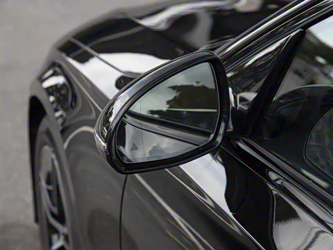 2025�� �Ŀ� E 260 �˶���