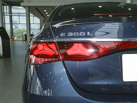 2025�� E 300 L �����