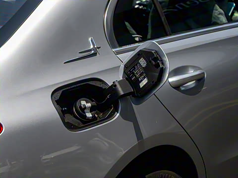 2024�� �Ŀ��� C 260 L �˶���