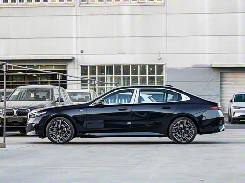 2025�� 530Li ������ M�˶���װ