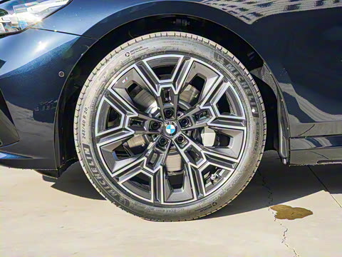 2025�� 530Li ������ M�˶���װ