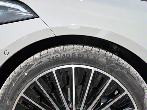 2025�� CLE 260 ������ܳ�