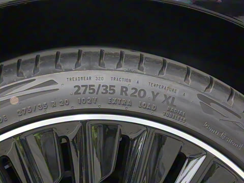 2025�� �Ŀ� E 300 �������˶���