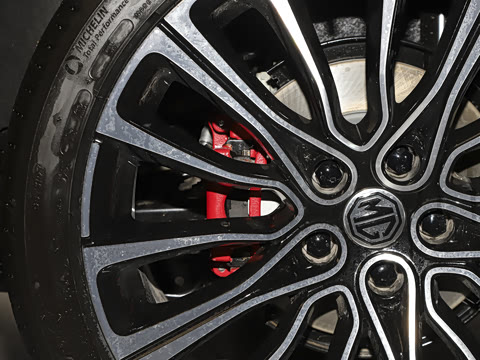 2025�� 2.0T 405 AT������