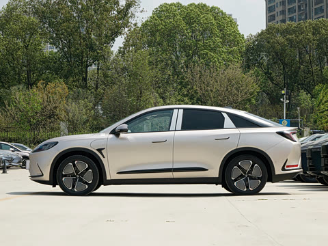 2025�� 735MAX 175kW