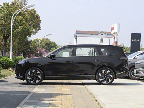 2025�� 636Max���Ȱ� 5��