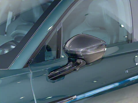 2025�� 4.0T V8 707