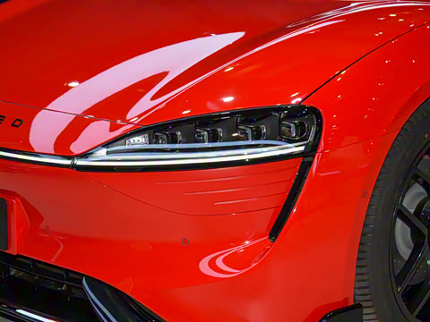 2025�� 703km Ultra�˶���