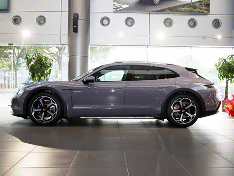 2024�� Taycan 4 Cross Turismo