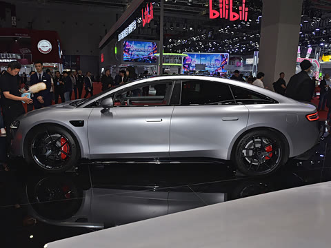 2025�� 703km Ultra�˶���