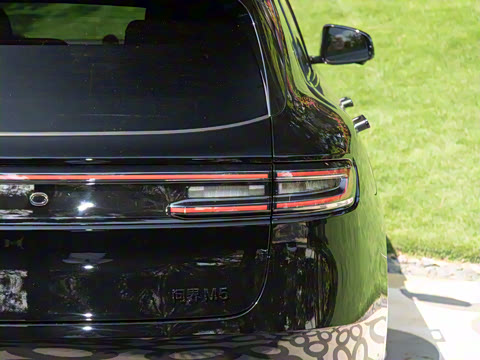 2025�� ����   Ultra ������