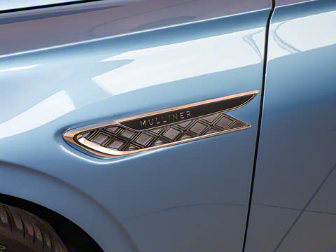 2026�� 4.0T V8 Mulliner