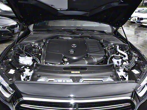 2025�� �Ŀ� E 300 L ������