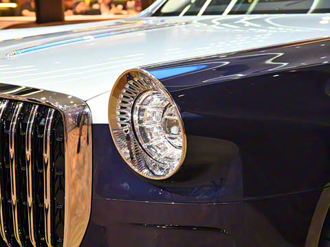 2025�� 4.0T V8 ��ͤ���϶��ư�