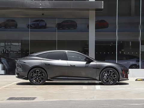 2025�� Ultra�����