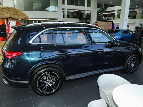 2025�� GLC 260 L 4MATIC ������