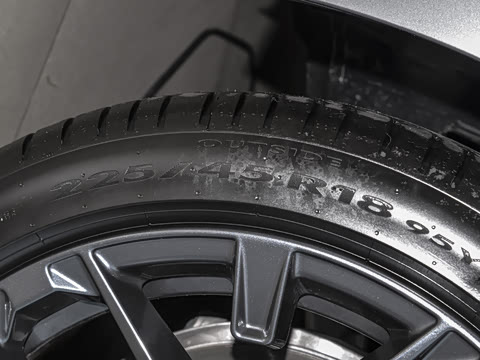 2025�� 330Li ������ M�˶���ҹ��װ