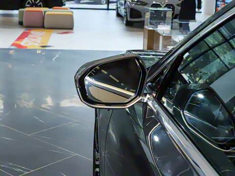 2023�� 735Li M�˶���װ