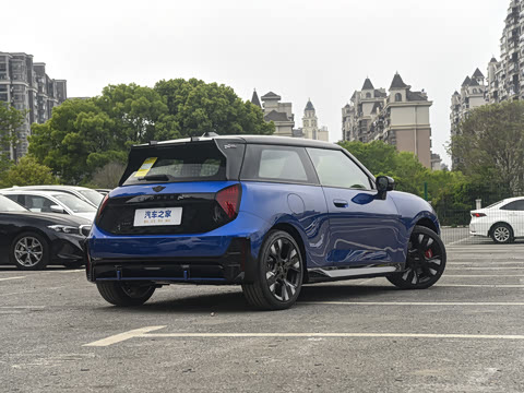 2025�� JOHN COOPER WORKS