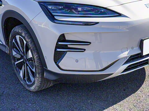 2025�� EV �Ǽݰ� 605km �콢��