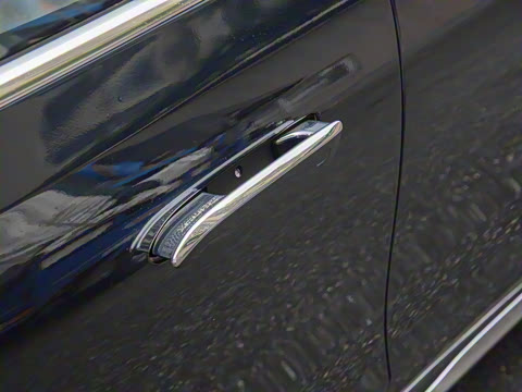 2025�� �Ŀ� E 300 L ������